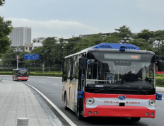广州市交通运输部门加强假期返程时段的交通管理，确保市民平安回家