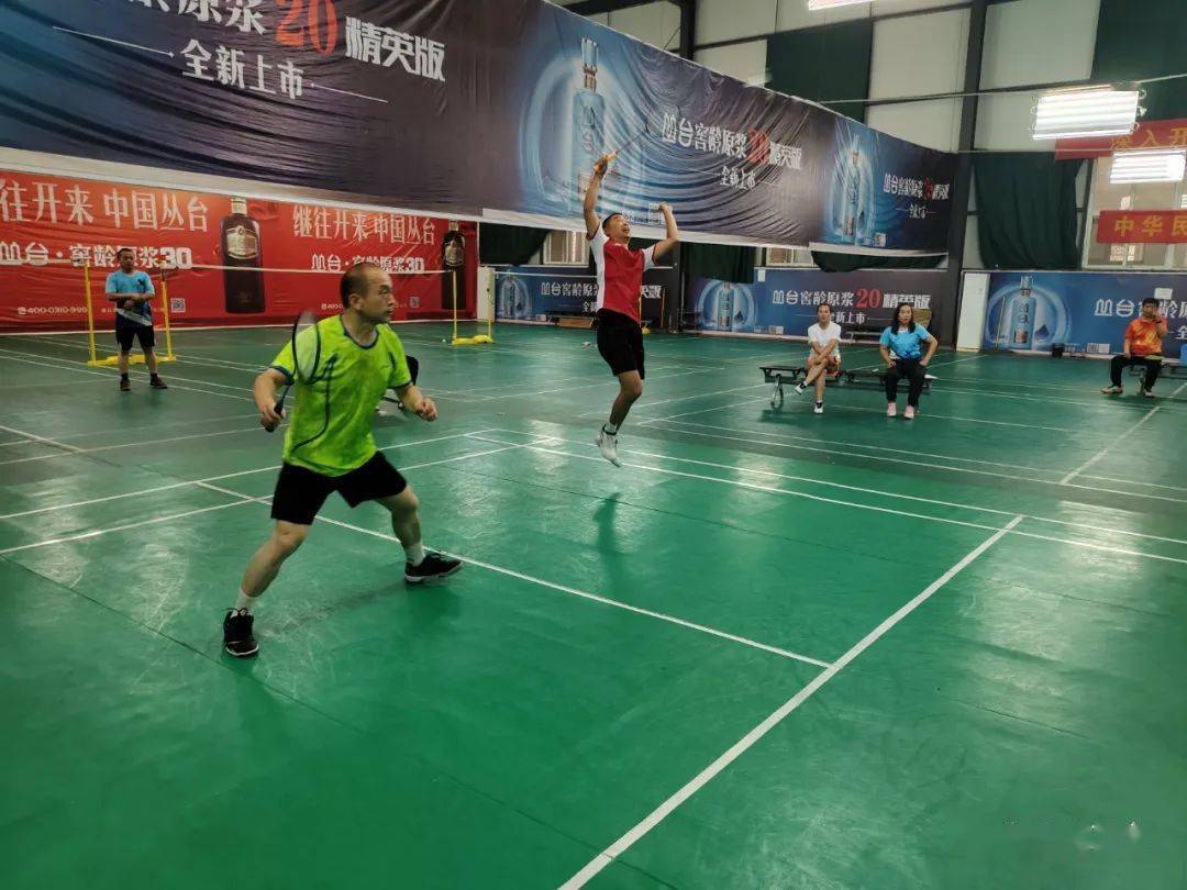 168娱乐-邱县总工会举办“迎中秋·庆国庆”职工羽毛球比赛