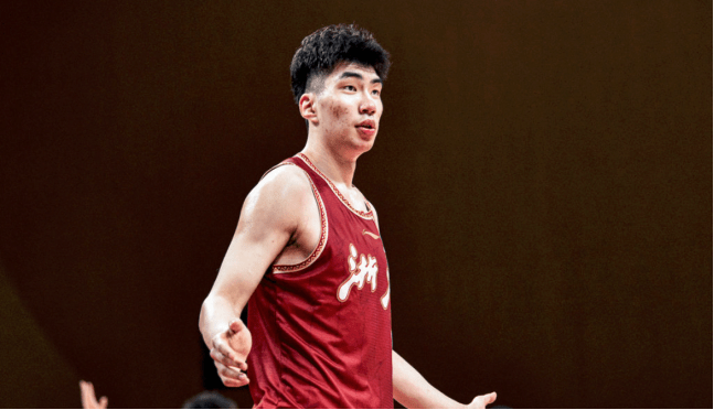 168娱乐-怒砍19+15+6+3打爆准NBA队员，粉丝-合着NBA球探是来看你的啊！