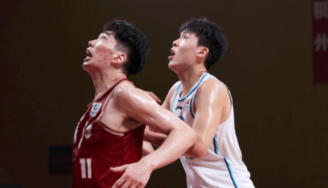 168娱乐-怒砍19+15+6+3打爆准NBA队员，粉丝-合着NBA球探是来看你的啊！