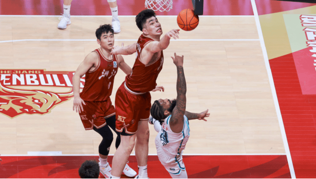 168娱乐-怒砍19+15+6+3打爆准NBA队员，粉丝-合着NBA球探是来看你的啊！